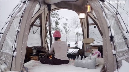 "Ultimate Snow Camping Adventure: Lighting a Fire to Conquer Mengshan's Winter Wonderland! ❄️️ #WildWinterCampLife