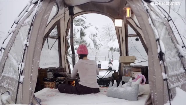 Ultimate Snow Camping Adventure: Lighting a Fire to Conquer Mengshan's Winter Wonderland! ❄️️ #WildWinterCampLife