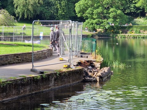 Fences go up after another lake wall collapse at Crookes Valley Park