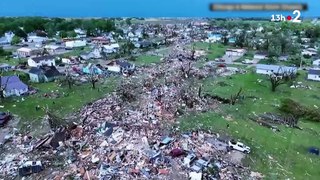 Une tornade frappe le centre des États-Unis et fait plusieurs morts et des blessés dans une petite ville de l’Iowa, annonce la police - Regardez