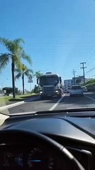 Carreta é flagrada na contramão na principal avenida de Criciúma