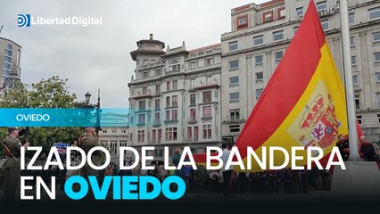 Un centenar de militares participan en el izado de la bandera en Oviedo