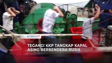 Скачать видео: Tegang! Operasi Penangkapan Kapal Asing Berbendera Rusia di Laut Arafura oleh KKP