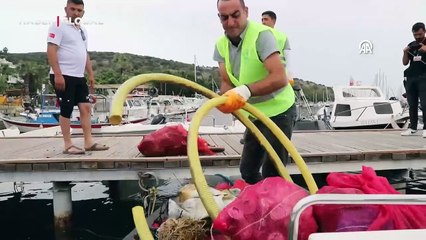 "Denize en çok mavi yakışır" sloganıyla deniz dibi etkinliği: 2,5 ton atık çıkardılar