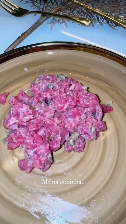 Voltaram? Em noite de jantar e jogos, Nattan e ex aparecem juntos na casa de Matheus Fernandes