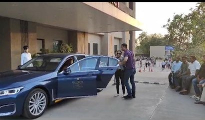 अहमदाबाद में मैच देखने आए अभिनेता शाहरुख खान को लगी लू, अस्पताल में भर्ती