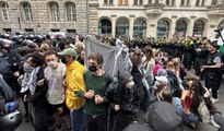 Berlin'de öğrencilerin Filistin'e destek gösterisine polis müdahale etti