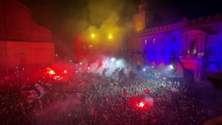 Brividi in piazza Maggiore: in delirio per l'inno della Champions League