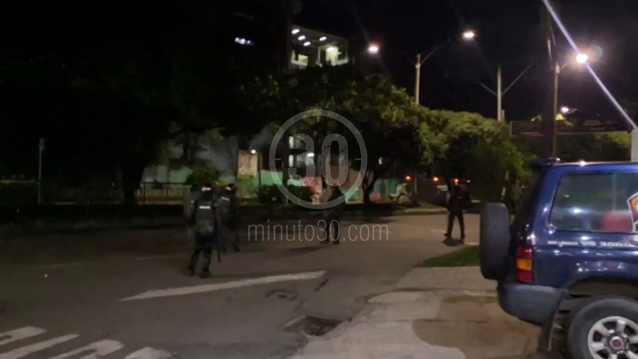 Continúan las manifestaciones en la avenida de Las Vegas, se escuchan detonaciones 