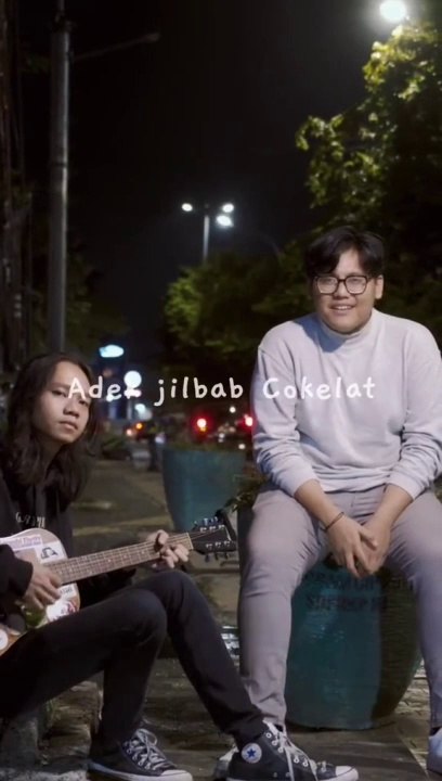 oi-adek-berjilbab-coklat