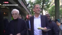 Élections européennes 2024 : Lionel Jospin au côté de Raphaël Glucksmann lors d'une opération de tractage