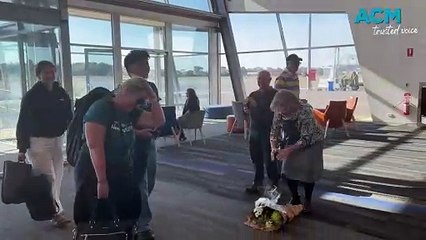 After being stranded in Vanuatu, young volunteers return to Albury