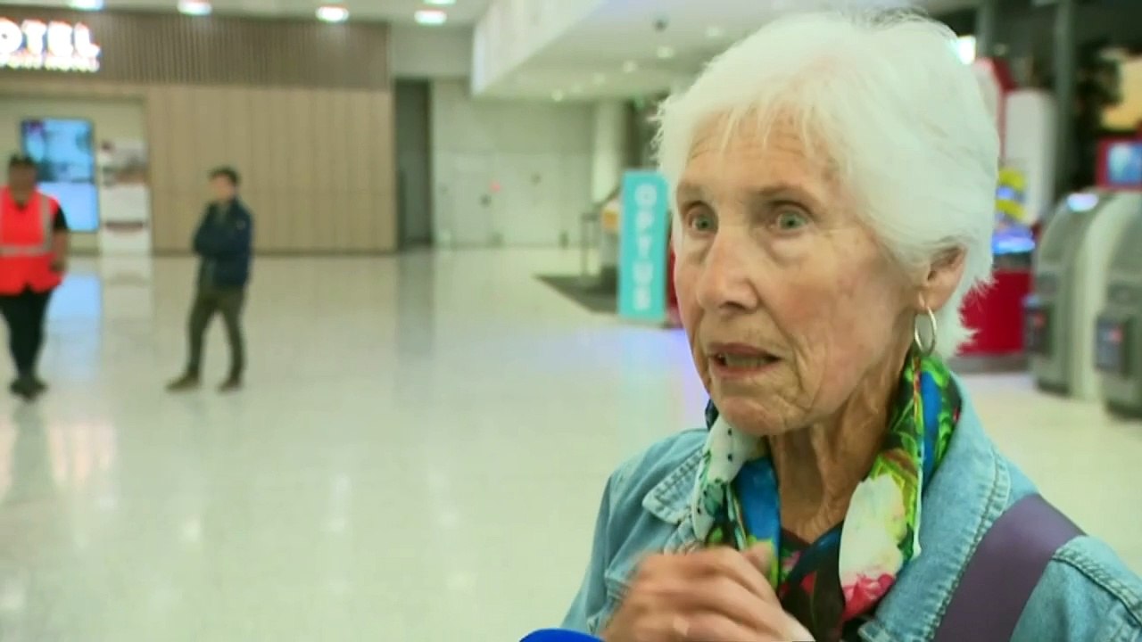 Australian passengers recount "terror" onboard Singapore Airlines flight