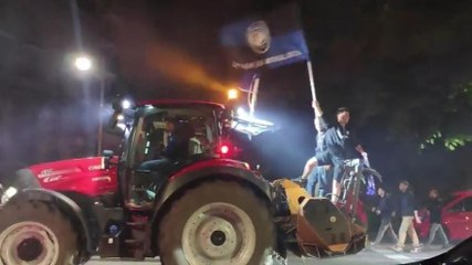 Atalanta, Bergamo in festa. E in centro spunta...un trattore!