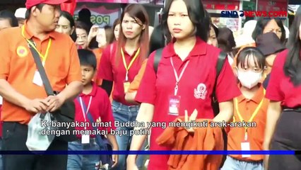 Momen Ribuan Umat Buddha Ikuti Arak-arakan dari Candi Mendut ke Candi Agung Borobudur