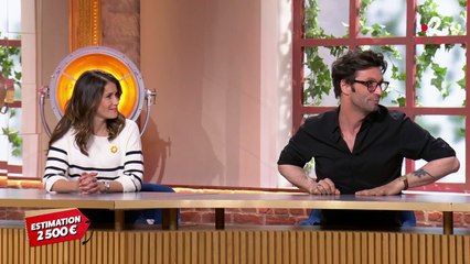 Les acheteurs d'Affaire conclue poussent la chansonnette