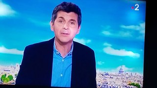 Roger Federer interviewé par Thomas Sotto à la Courneuve, mercredi 22 mai 2024, pour Faites le mur, de Yannick Noah 