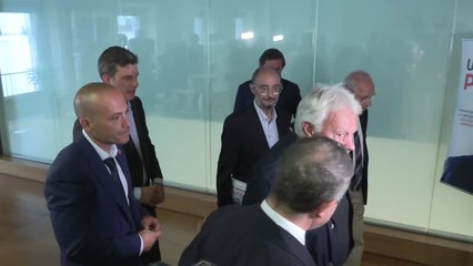 Felipe González: "Quien representa de verdad el proyecto del PSOE es Lambán"