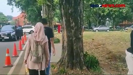 Descargar video: Taman Mini Indonesia Indah  Ramai Pengunjung di Libur Panjang Waisak