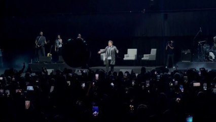 El espectáculo de Milei cantando en el Luna Park