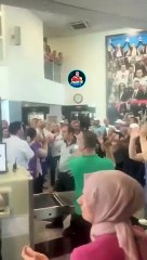 CHP’li belediyelerde isyan! Bayraklı’da işçiler koridora böyle girdi… Direne direne kazanacağız.