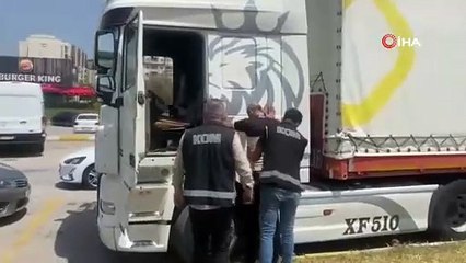 TEM otoyolunda 1 milyon 540 bin içi dolu makaron ele geçirildi