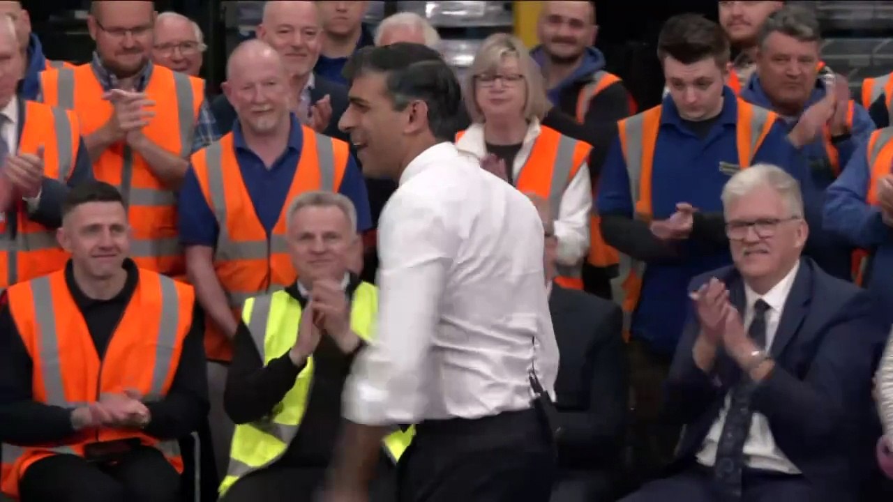 Sunak takes aim at Starmer during Derbyshire speech