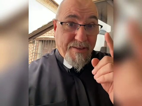 No hay que orarle a los muertos, solo a Dios - Padre Juan Molina