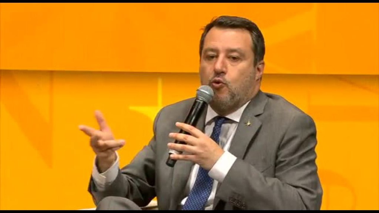 Salvini: "Ponte sullo Stretto non serve a Salvini, cantieri nel 2024"