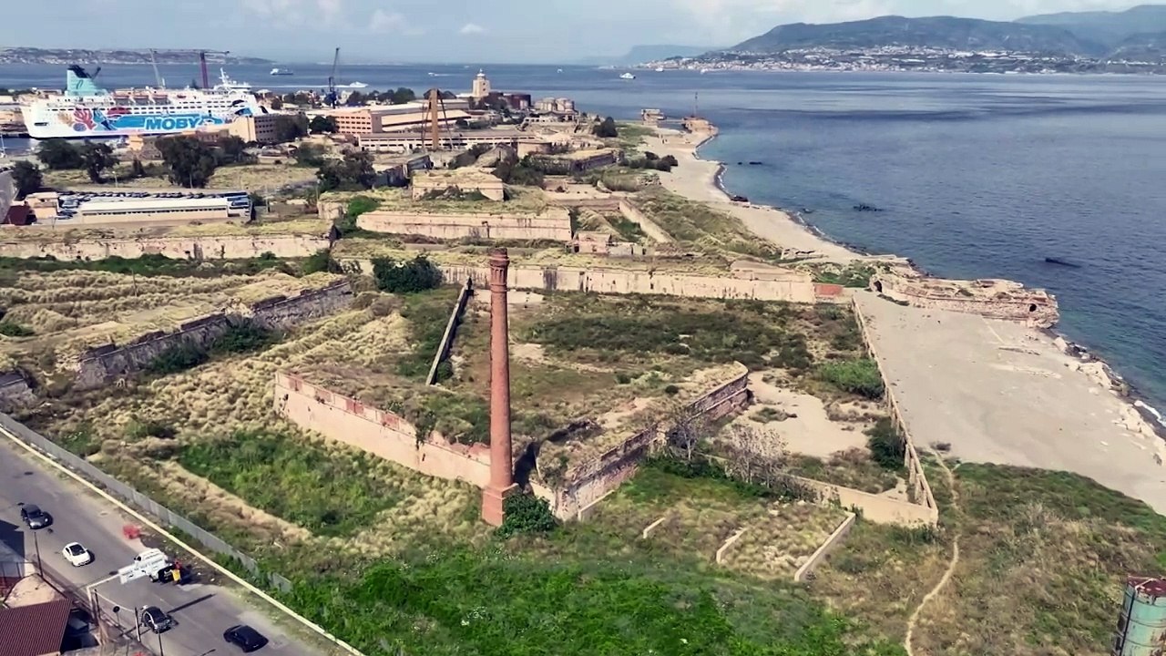 Real Cittadella "occupata", progetti prigionieri degli abusivi