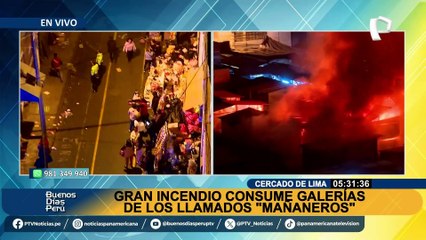 Скачать видео: ¡Emergencia en el Cercado de Lima!: Incendio consume varias galerías cerca de Mesa Redonda