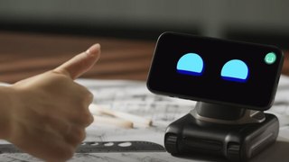 Dieses Gadget verwandelt euer Smartphone in einen süßen Roboter