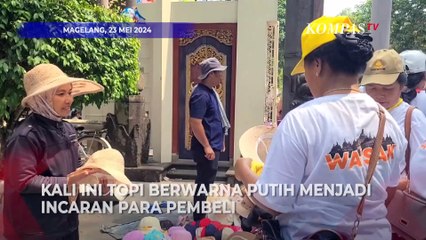 Senyum Pedagang Topi, saat Kirab Menuju Detik-detik Waisak 2024 di Borobudur