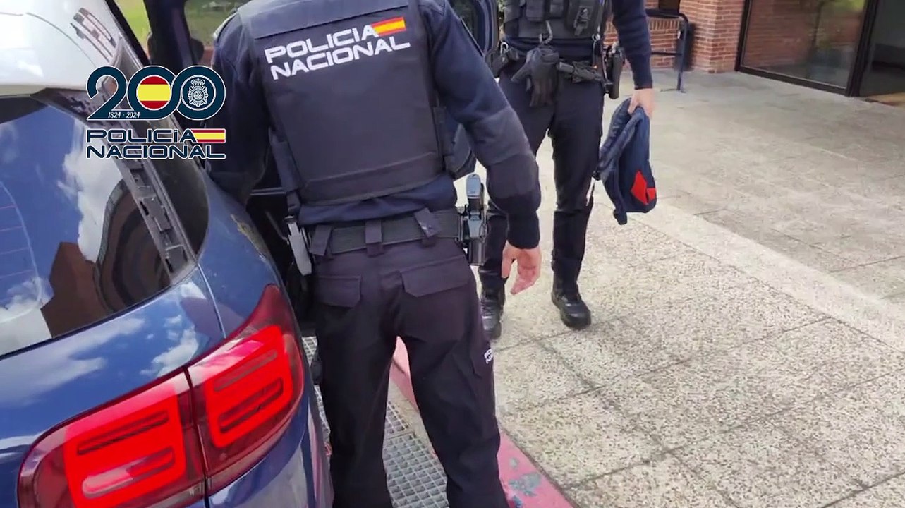 Detenido en Madrid un atracador de bancos que entregaba una nota manuscrita a los empleados en la que amenazaba con llevar explosivos 