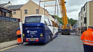 Coach stuck at notoriously steep Derry road lifted by crane