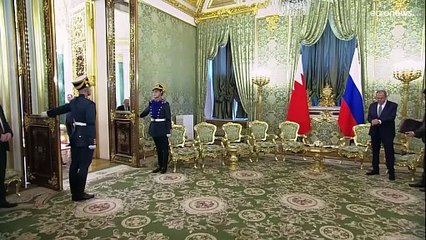 ملك البحرين يلتقي الرئيس الروسي في موسكو ويكشف عن تنظيم مؤتمر سلام دولي