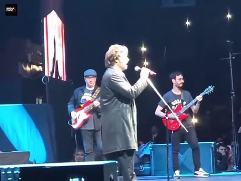 Il presidente argentino Milei come una rockstar: dal palco di un concerto si scaglia contro peronisti e dipendenti pubblici