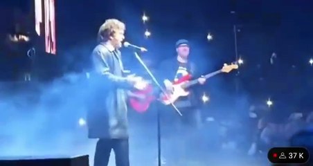 Presidente argentino faz “show de rock” em estádio durante lançamento de livro