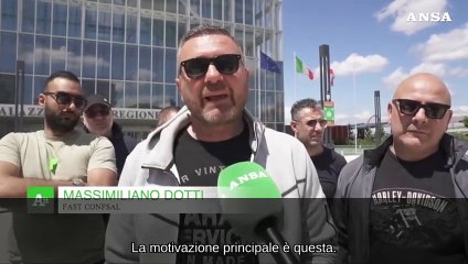 Sciopero dei taxi a Torino, in centinaia sotto il Grattacielo Piemonte