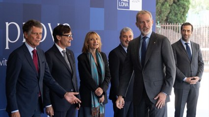 El Rey insta al poder político y económico catalán a construir una España "más fuerte e inclusiva"