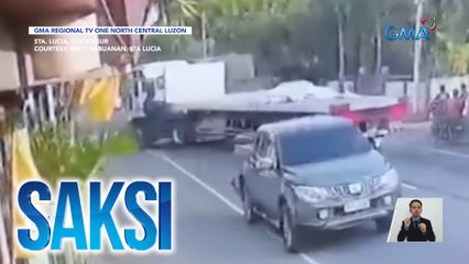 Truck, sumalpok sa motorsiklo; rider, naipit | Saksi