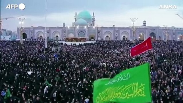 Raisi, tre milioni di iraniani ai funerali a Mashhad