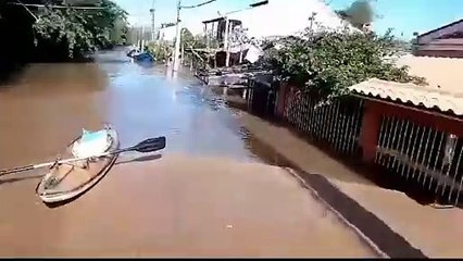 Porto Alegre tem montanha de 1,5m de areia após água baixar