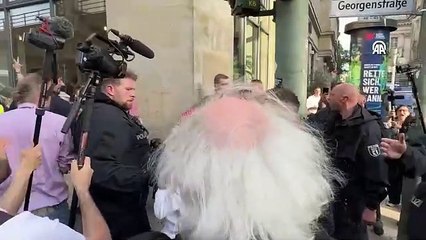 Berlin'de Humboldt Üniversitesinde Filistin destekçisi öğrencilerin eylem yaptığı bina boşaltıldı