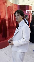 Joe Jonas arrive au gala de l’amfAR
