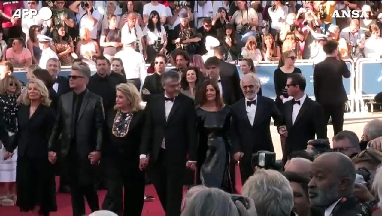 Cannes, Deneuve e Chiara Mastroianni sul red carpet per "Marcello mio"