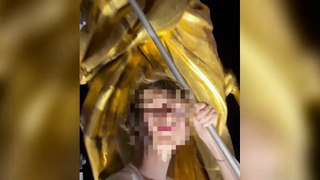 Il climber sulla Madonnina: i selfie folli a 108,5 metri