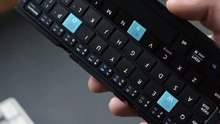 В китайских соцсетях завирусилась складная клавиатура BOW Foldable 3, которая превращает ваш смартфон в «ноутбук».