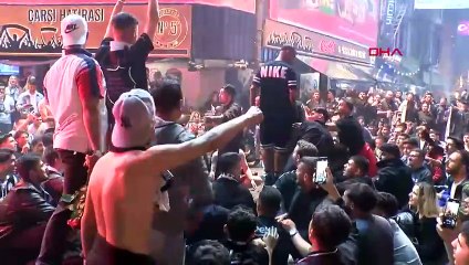 Beşiktaşlı taraftarlar kupa zaferini kutladı