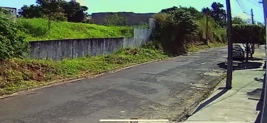 Polícia divulga vídeo de pessoa suspeita de atacar jovem com ácido